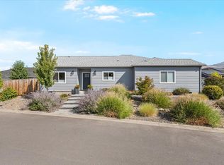 300 Oak Valley Dr, Talent, OR 97540