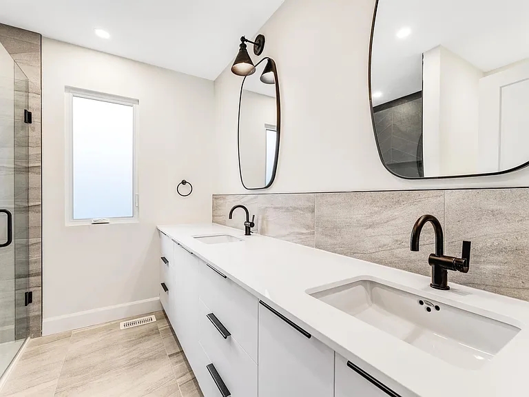 847 Woodroffe Ave #A — Photo 20