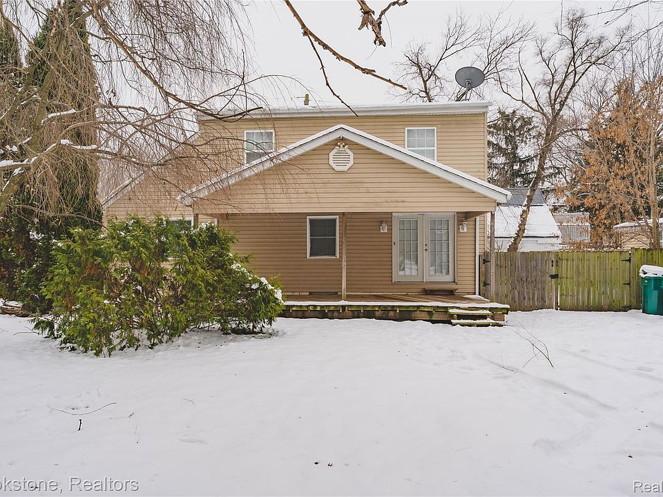 1st image of 2961 Chrysler Ave