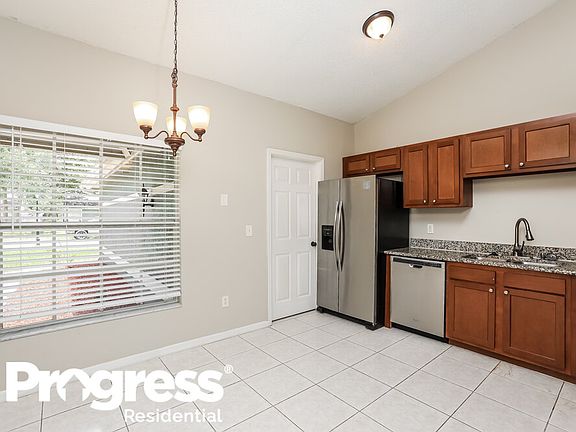 5th image of 1004 Providence Ln