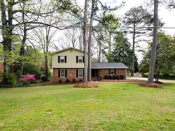 4th image of 606 Colonial Dr