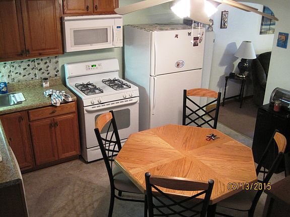 Eat-in kitchen