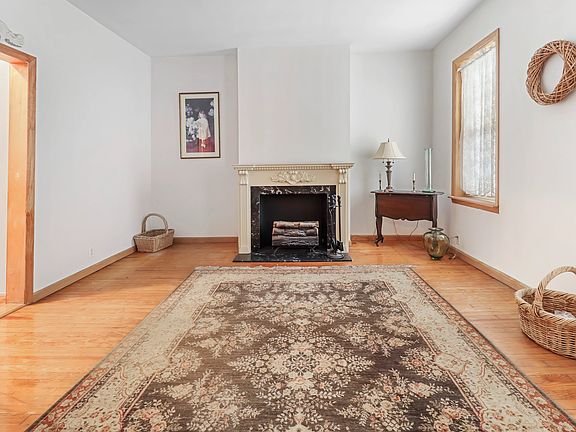 2nd image of 2032 41st St