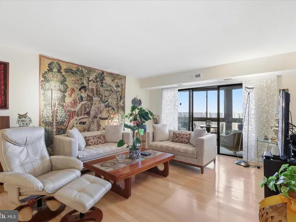 8360 Greensboro Dr APT 1003, Mc Lean, VA 22102