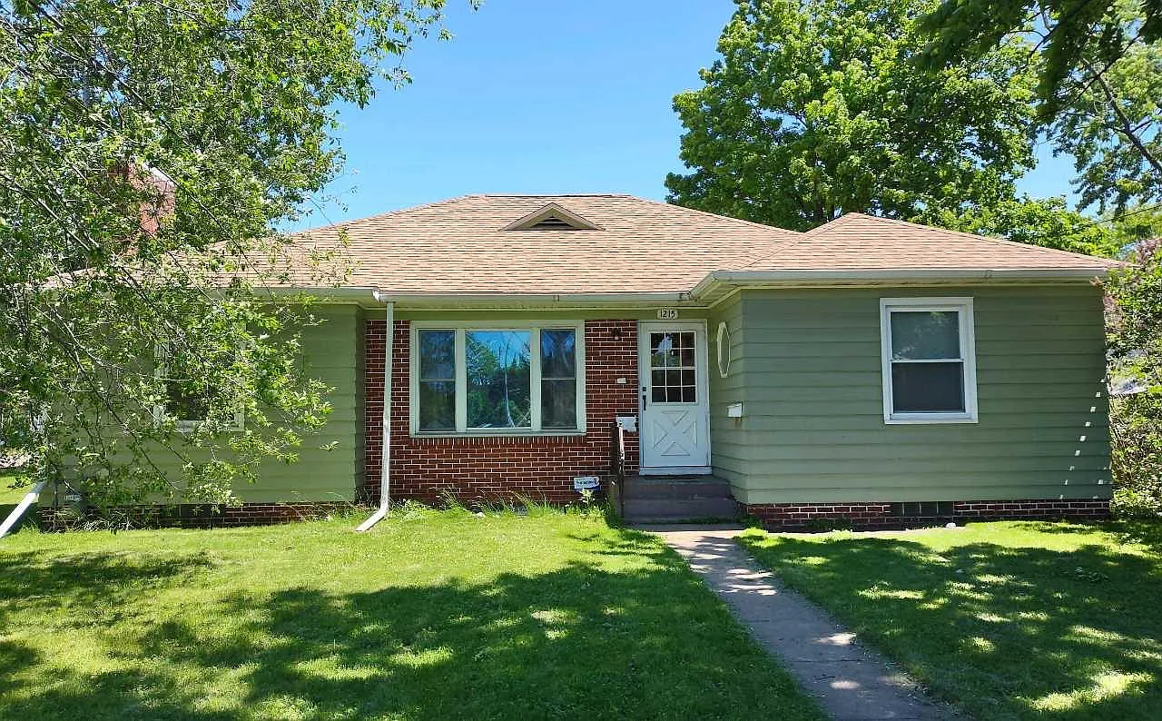1215 Grand Ave — Photo 1