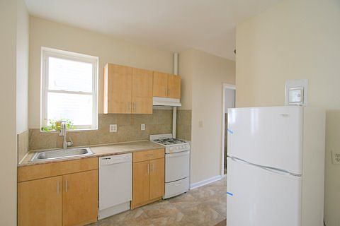 3rd image of 39-45 47th Ave #2A