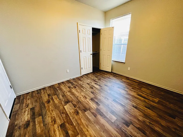 604 Rosemoor Ct — Photo 12
