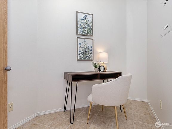 5th image of 512 Darby Drive #212
