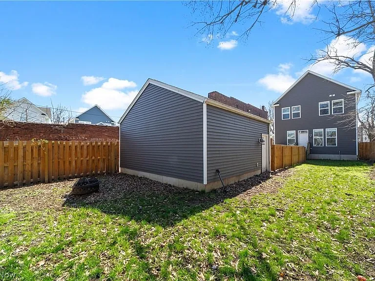 11813 Wade Park Ave — Photo 4