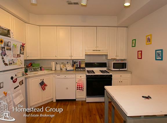 2nd image of 1465 W Cortez St #2nnorth
