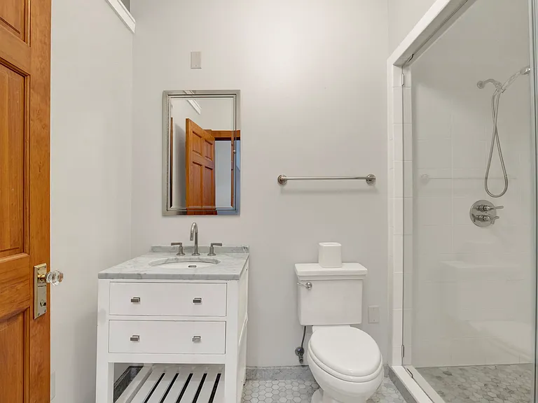 226 W Broughton St #2A — Photo 9