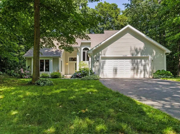 10263 E Twin Oaks Dr, Traverse City, MI 49684