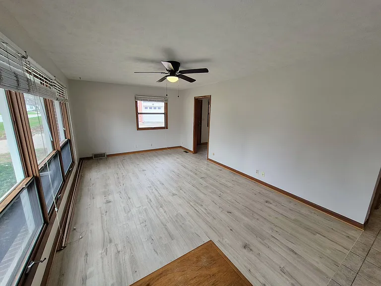 3910 Pace Blvd — Photo 3