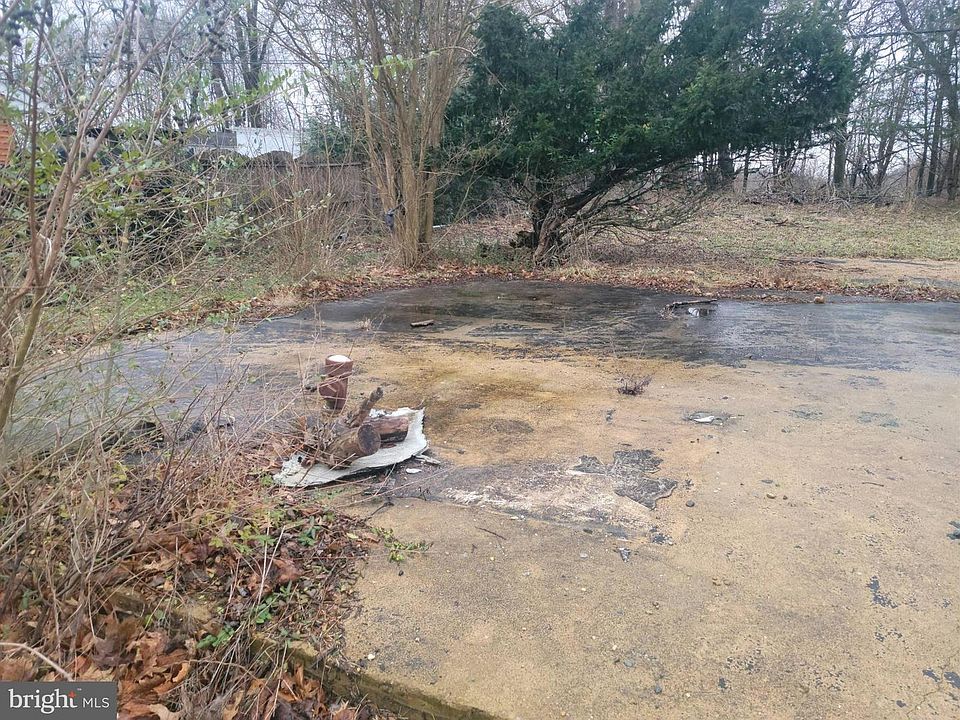 2nd image of 176 S Governors Blvd