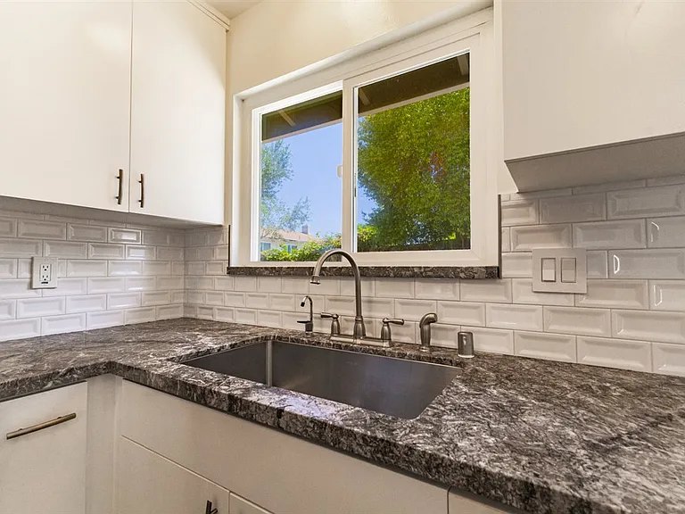 6547 Radcliffe Dr — Photo 6