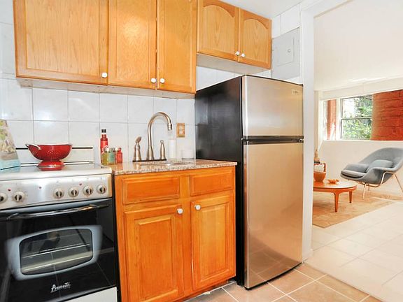 5th image of 307 W 20th St APT 1R
