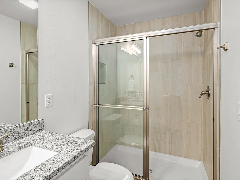 533 W Pickens Rd — Photo 13