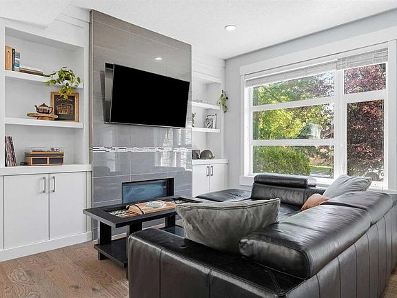4th image of 2432 W 24a St SW #1