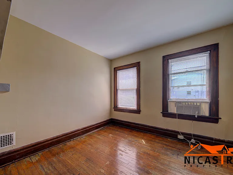 1638 Indianola Ave — Photo 20