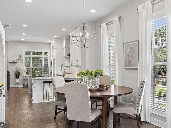 4th image of 4302 Parkside Pl