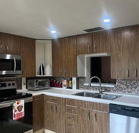 2nd image of 4302 Martinique Cir APT B2
