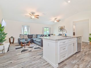 1224 NE 9th Place Cpe, Coral, FL 33909