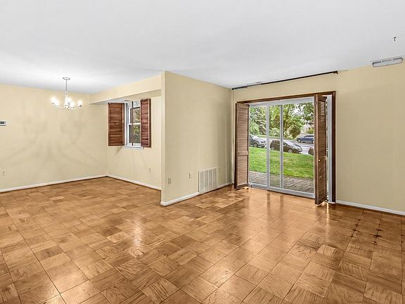 4th image of 2305 Greenery Ln #3-T-2