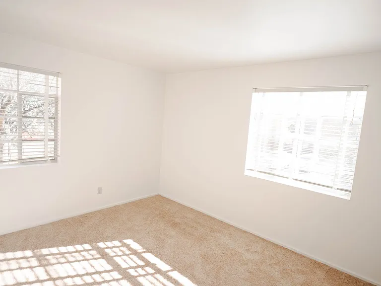 Clifton Woods Apartments — Photo 20