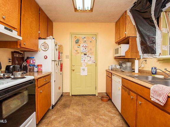 5th image of 9504 Markirk Ln