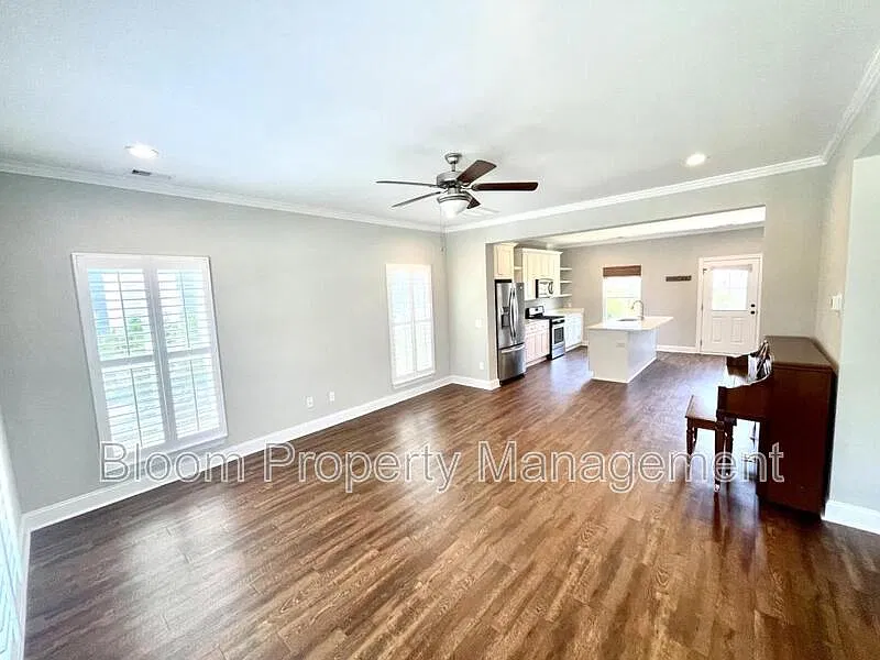 3 bed, 2.5 bath, 1700 sqft, $2,950 — Photo 3