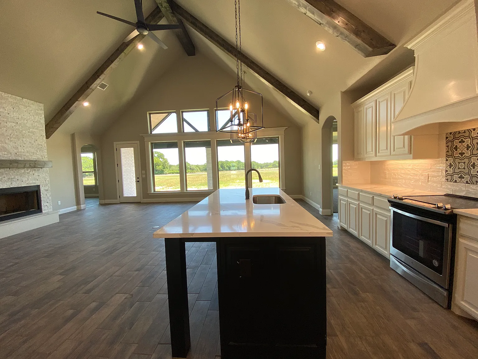 4 bed, 2832 sqft, $3,200 — Photo 3