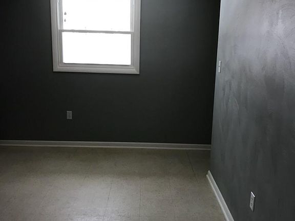 Kitchen, plenty of space for table and chairs