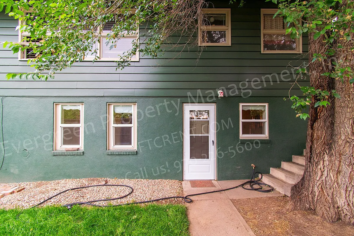 Building Photo - 1702 Mathews St #2