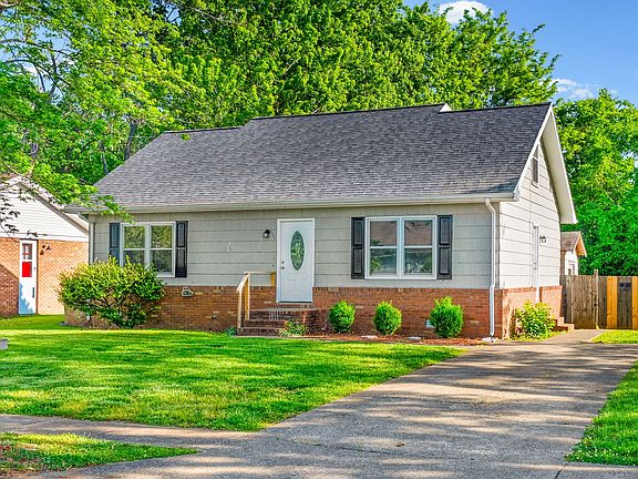 2nd image of 131 Boxwood Dr