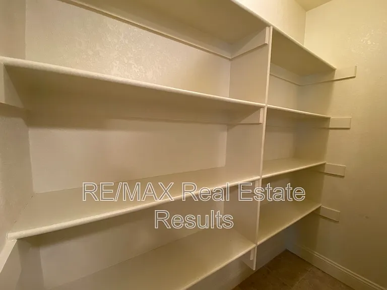 2411 S 11th Pl — Photo 7