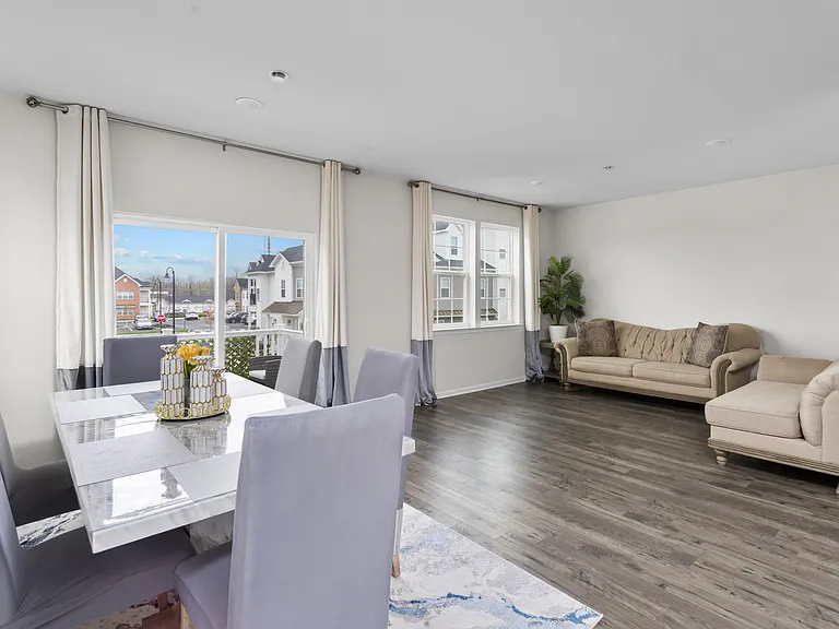 34 Marion Ave — Photo 15