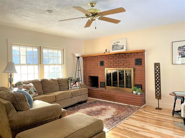 1238 Bluff Rd, Newport, VT 05855