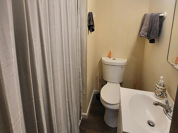5th image of 301 Debra Dr