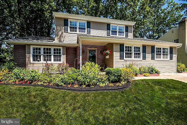 908 Pickett Ln photo 1