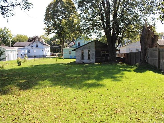 2nd image of 5749 Crabtree Ln