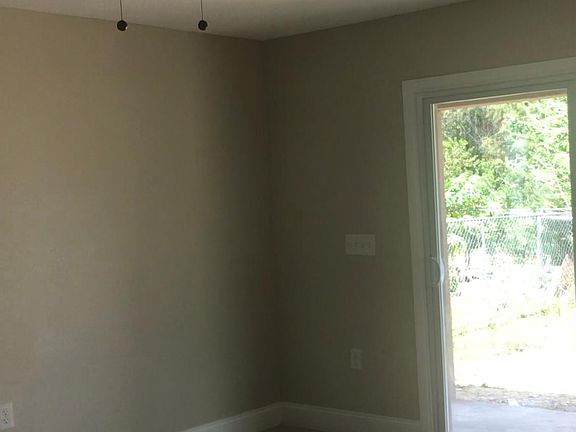 5th image of 1002 Mayfair Pl #A