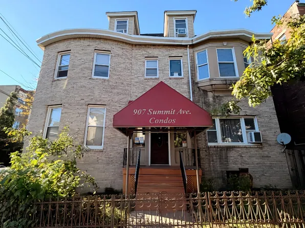907 Summit Avenue image 1 of 13