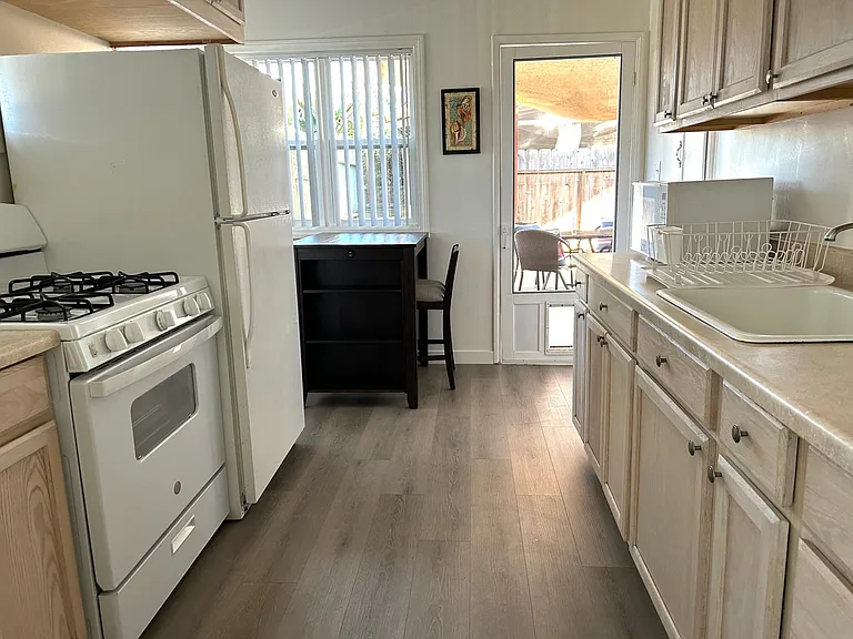 4431 Gresham St — Photo 3