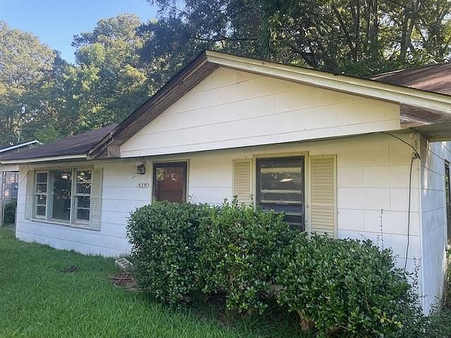 1st image of 820 Pamela Dr