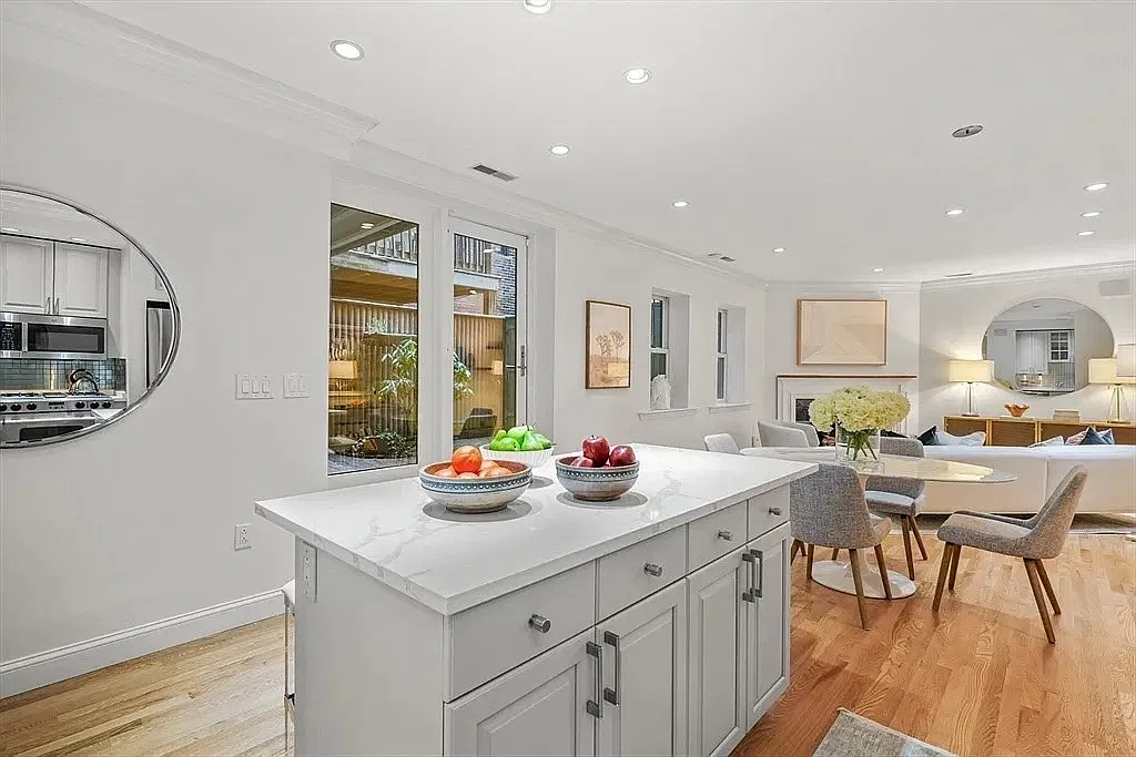 2 bed, 2.0 bath, 1200 sqft, $6,950 — Photo 1