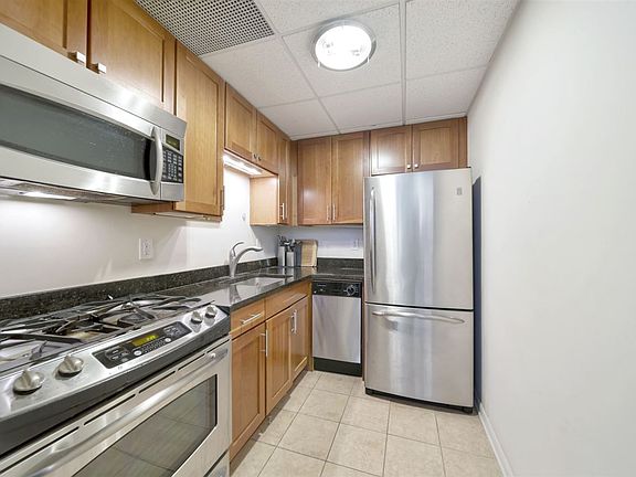 5th image of 341 Monmouth St APT 202D