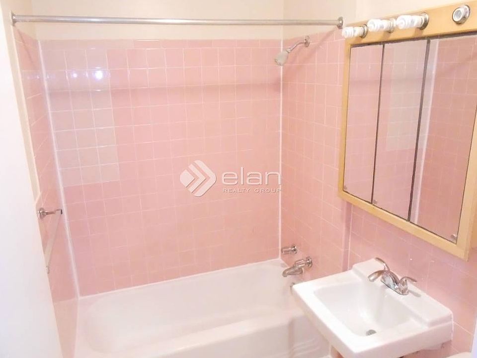 2nd image of 6029 N Winthrop Ave APT 502