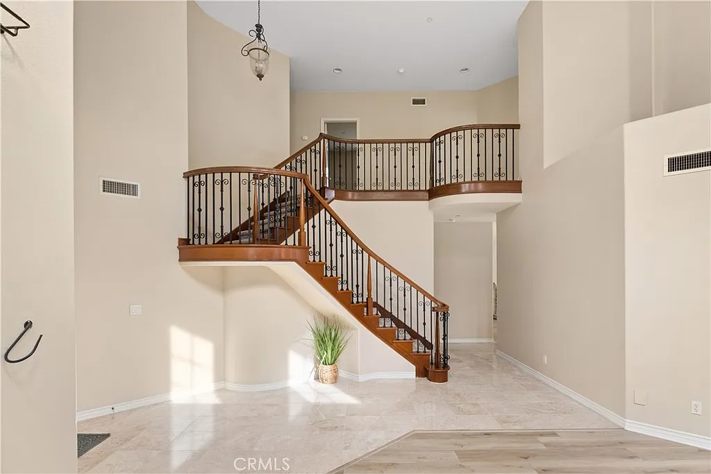 5 bed, 4.0 bath, 3118 sqft, $7,800 — Photo 3
