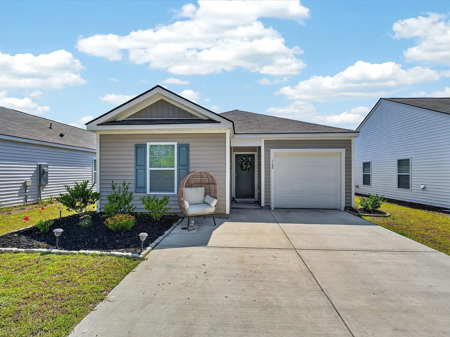 3 bed, 1193 sqft, $1,950 — Photo 1