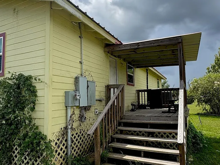 7471 FM 457 — Photo 10